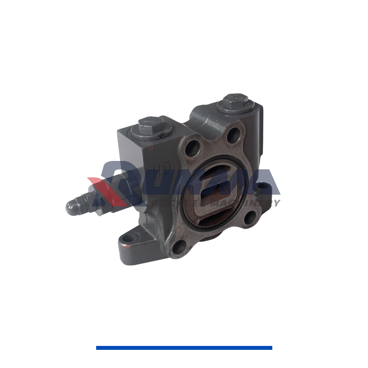 RM1068R三联液控多路阀的进油体(11)